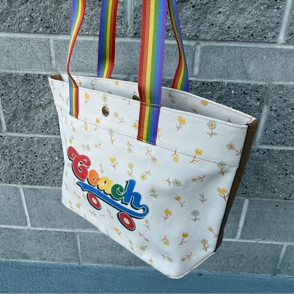 Tote With Rainbow Roller Skate Graphic c4099 - Picture 2 of 11